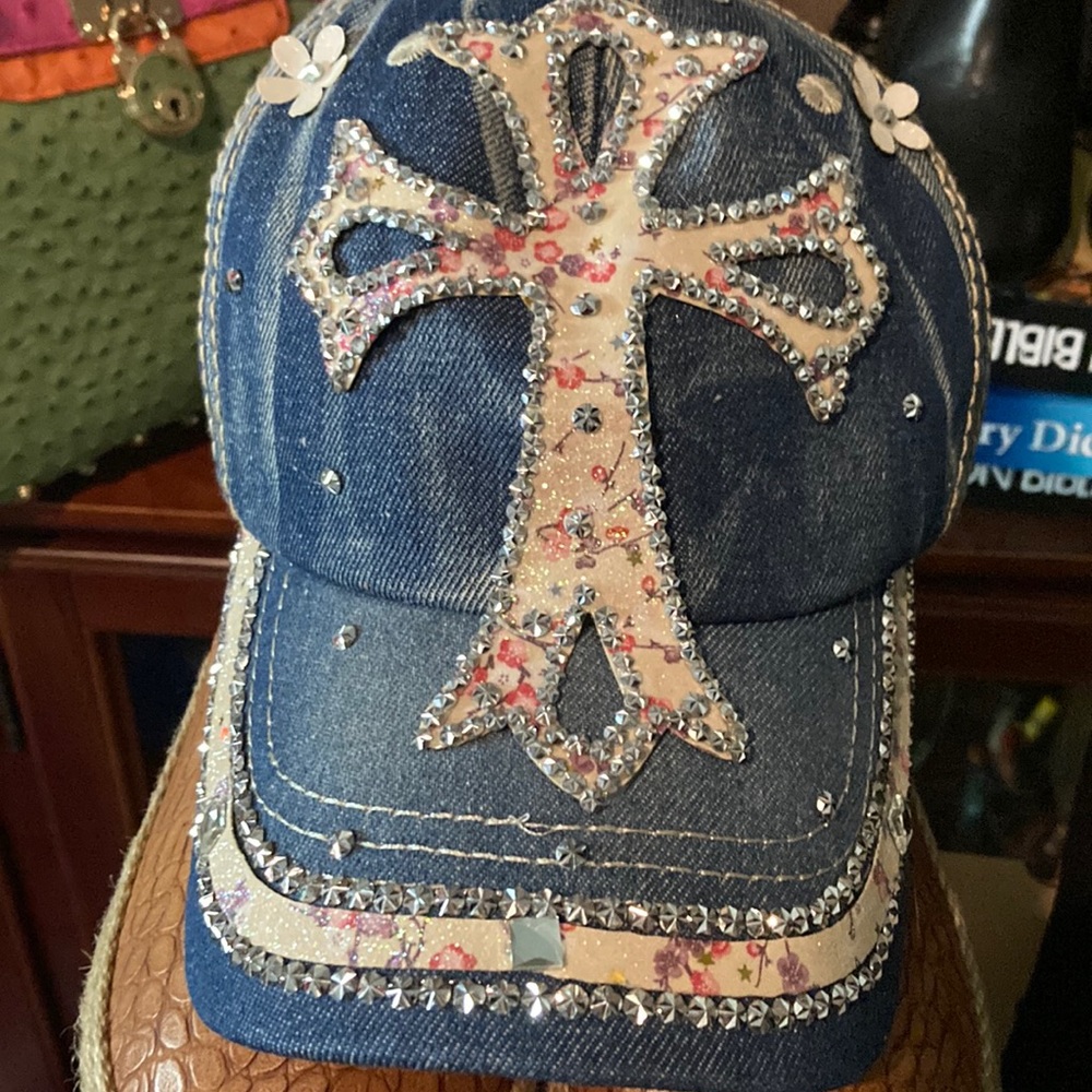 Cross adjustable Cap